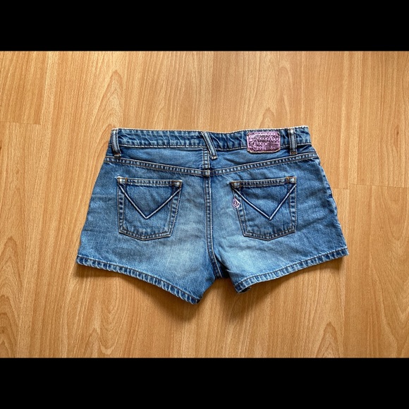 Volcom denim jean shorts, size 7 - Picture 5 of 7